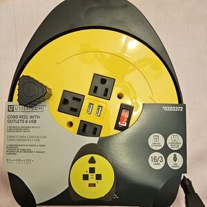 Utilitech Cord Reel with Outlets & USB - Black/Yellow